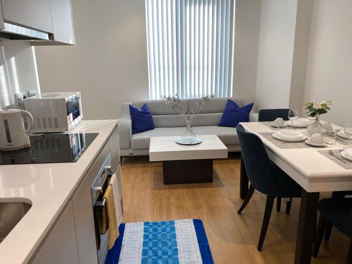 Berks Luxury Serviced Apartments , Free Parking, Free Gym And Free Wifi Bracknell Extérieur photo