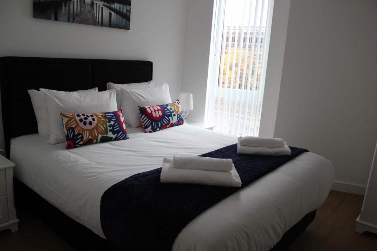 Berks Luxury Serviced Apartments , Free Parking, Free Gym And Free Wifi Bracknell Extérieur photo
