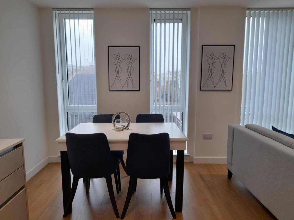Berks Luxury Serviced Apartments , Free Parking, Free Gym And Free Wifi Bracknell Extérieur photo