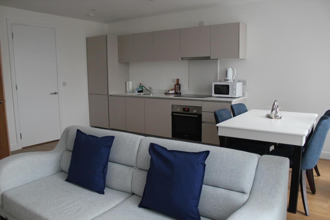 Berks Luxury Serviced Apartments , Free Parking, Free Gym And Free Wifi Bracknell Extérieur photo