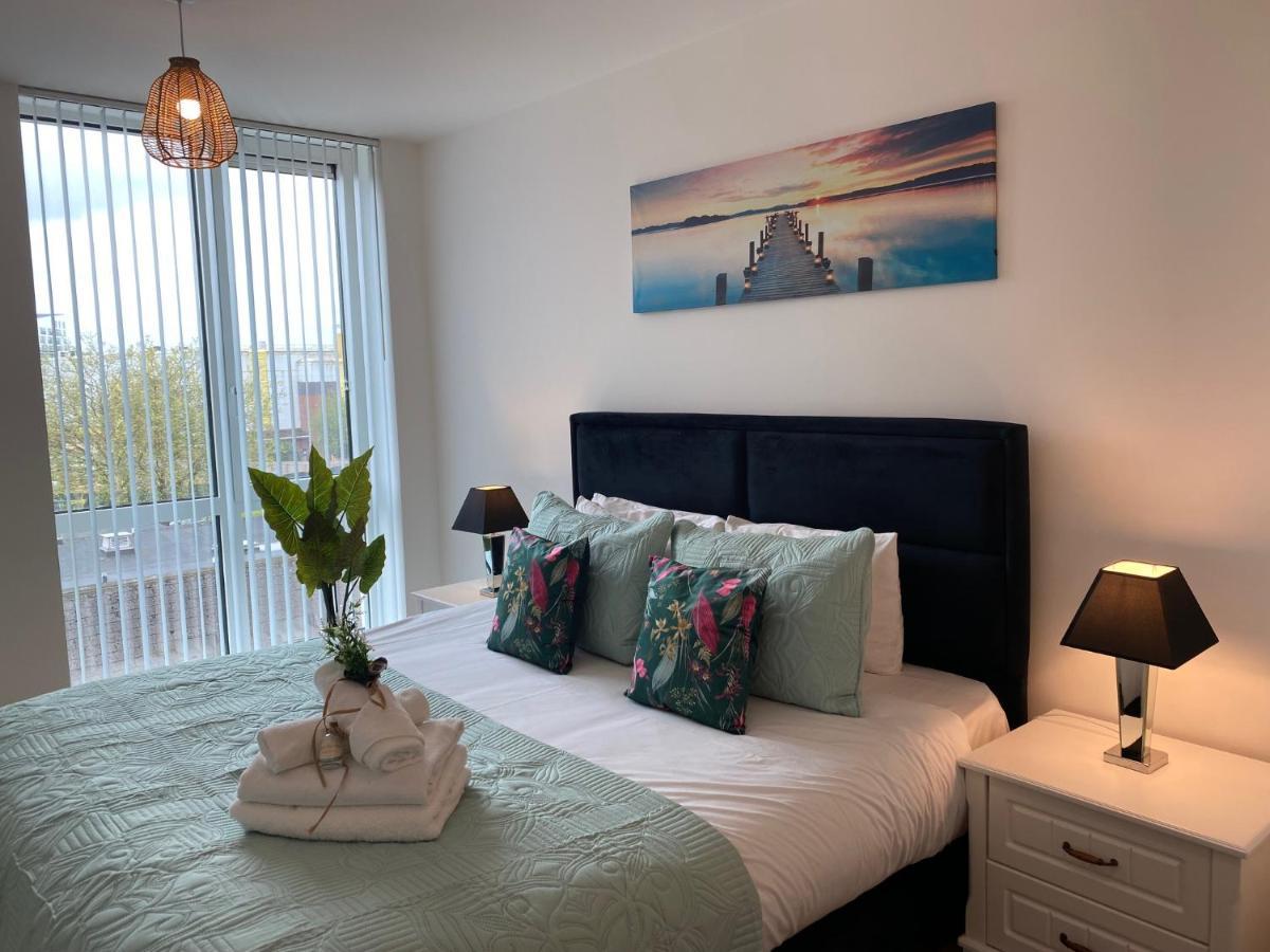 Berks Luxury Serviced Apartments , Free Parking, Free Gym And Free Wifi Bracknell Extérieur photo