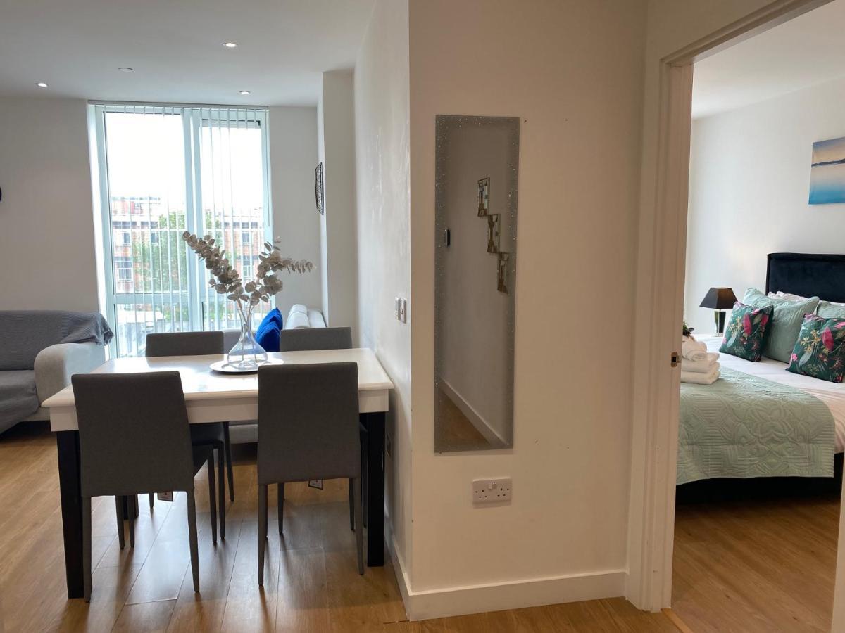 Berks Luxury Serviced Apartments , Free Parking, Free Gym And Free Wifi Bracknell Extérieur photo