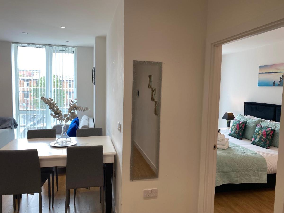 Berks Luxury Serviced Apartments , Free Parking, Free Gym And Free Wifi Bracknell Extérieur photo