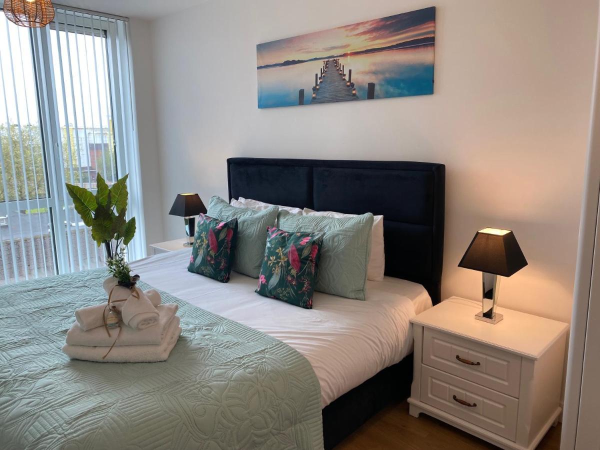Berks Luxury Serviced Apartments , Free Parking, Free Gym And Free Wifi Bracknell Extérieur photo