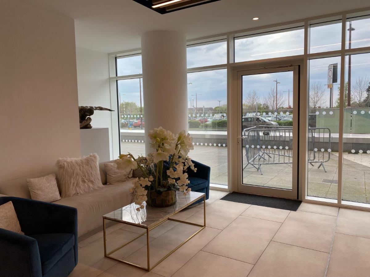 Berks Luxury Serviced Apartments , Free Parking, Free Gym And Free Wifi Bracknell Extérieur photo